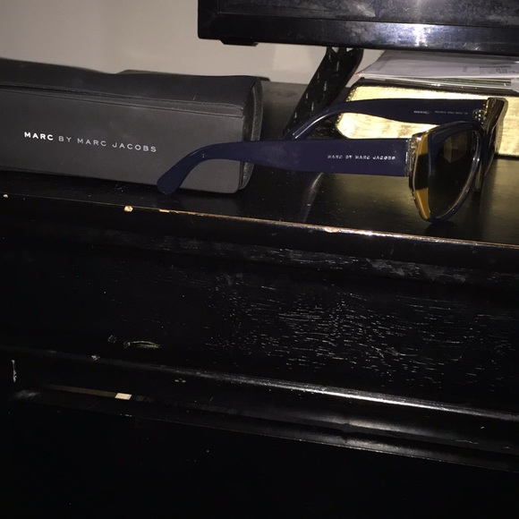 Marc Jacobs shades - Picture 3 of 6